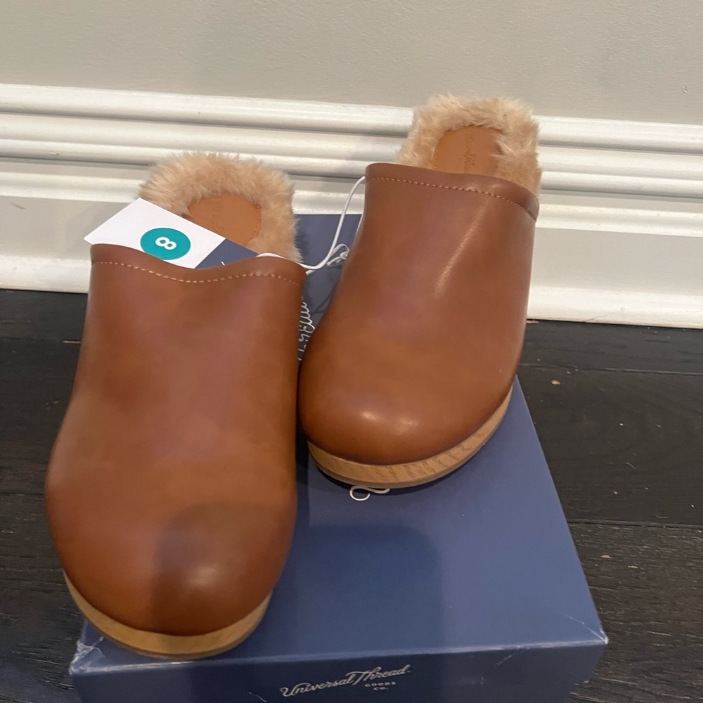 Universal thread fur lined clogs 8